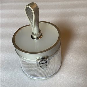 Mesh Latch Storage Container